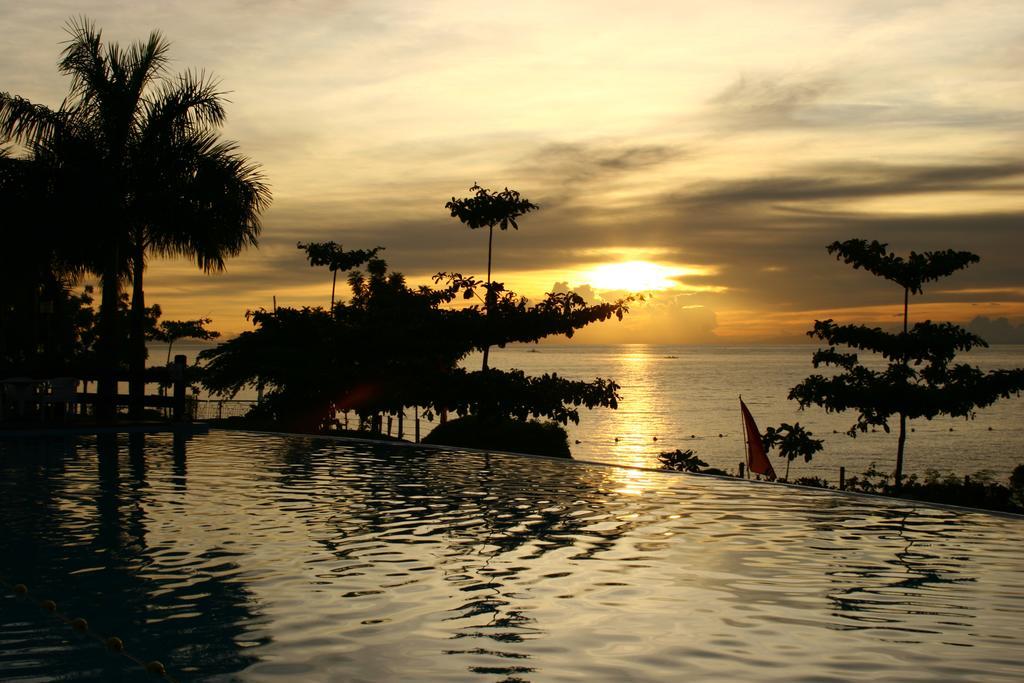 La Mirada Residence , Large 1 Bedroom Condo, Beaches , 3 Pools, Ocean Views, Fast Wifi, Netflix, Breakfast Included Lapu-Lapu City Esterno foto