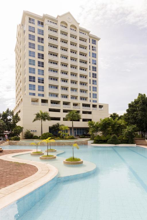 La Mirada Residence , Large 1 Bedroom Condo, Beaches , 3 Pools, Ocean Views, Fast Wifi, Netflix, Breakfast Included Lapu-Lapu City Esterno foto